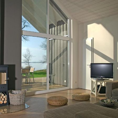 Ferienhaeuser Boddenstrand Wiek auf Rügen Buitenkant foto