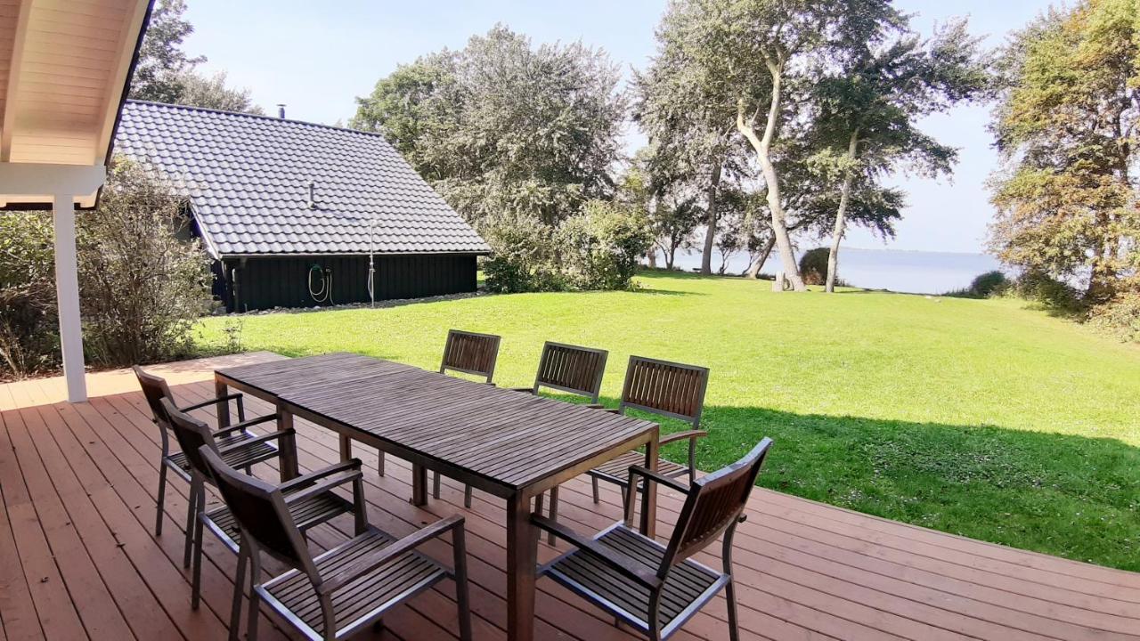 Ferienhaeuser Boddenstrand Wiek auf Rügen Buitenkant foto
